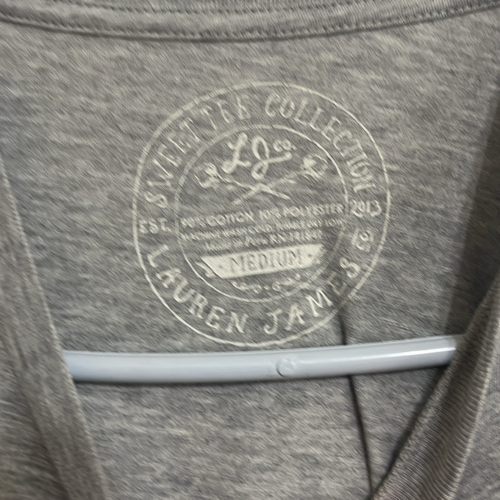 Lauren James Gray Tee Shirt With Dog Graphic - Picture 3 of 3